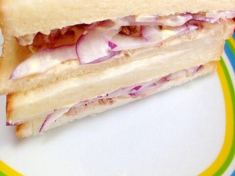 ツナと紫玉ねぎのサンドイッチ